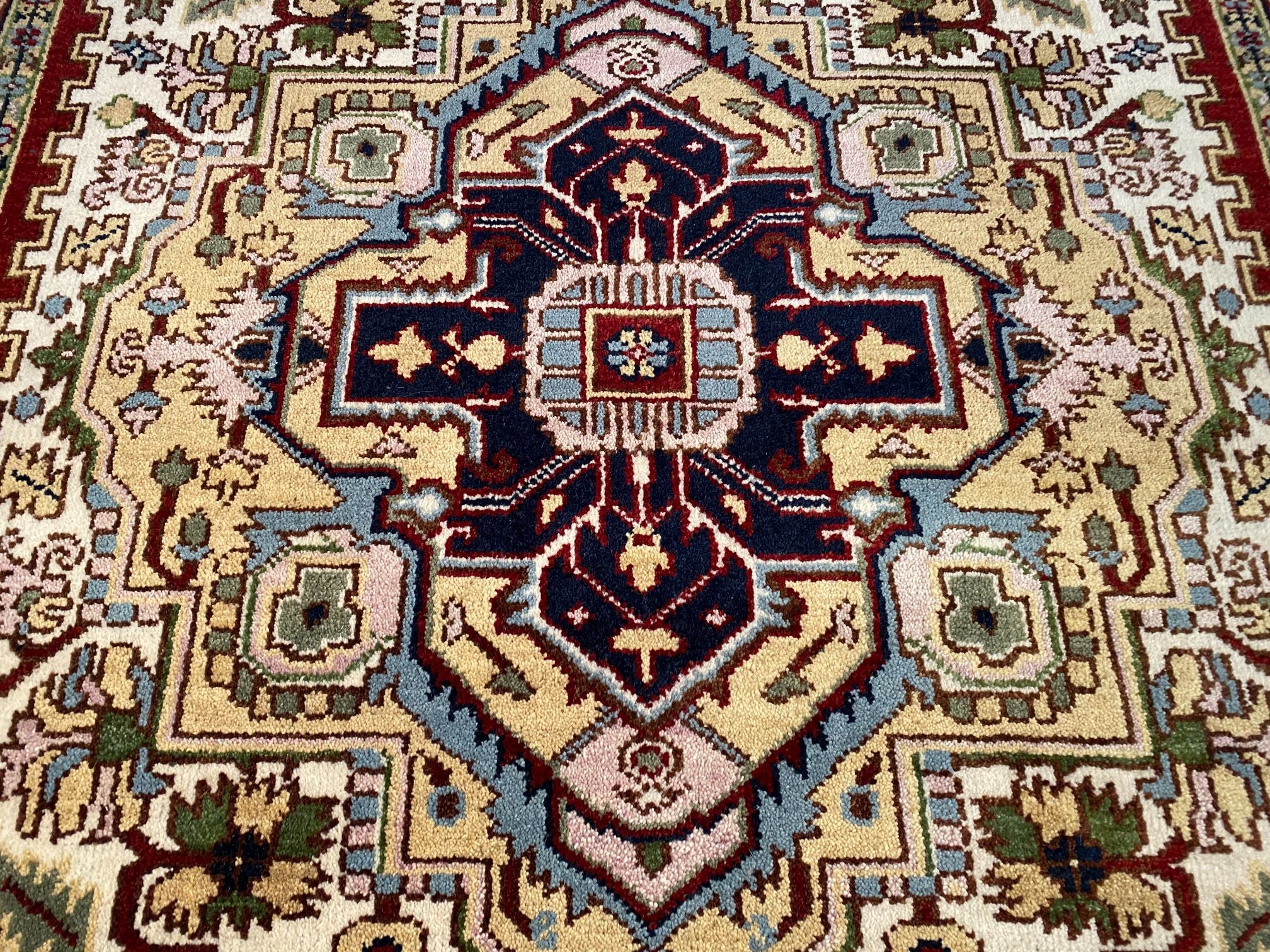 Serapi Design Rug 6X9