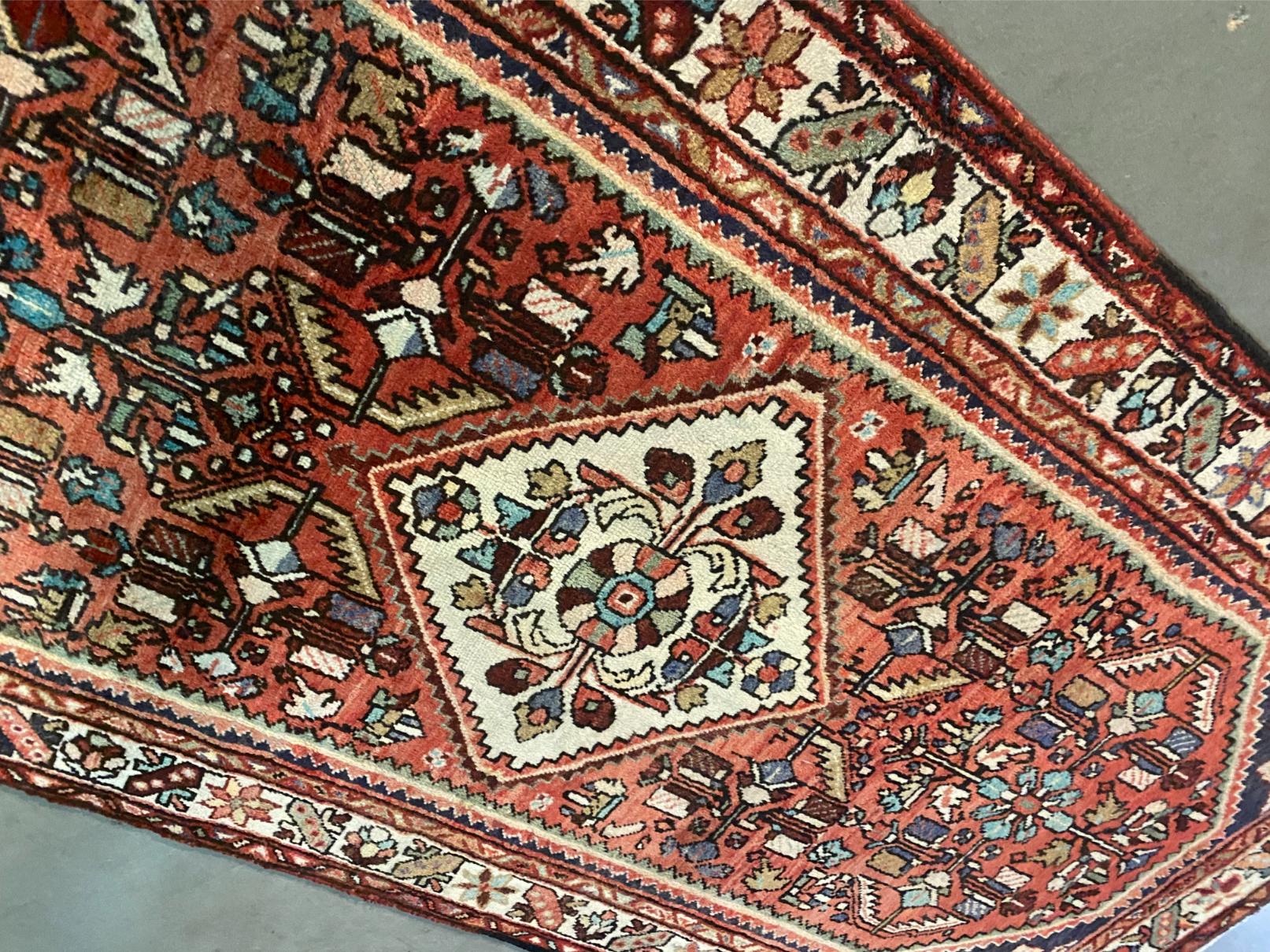 EXQUISITE  PERSIAN RUG 3'.7"x7'