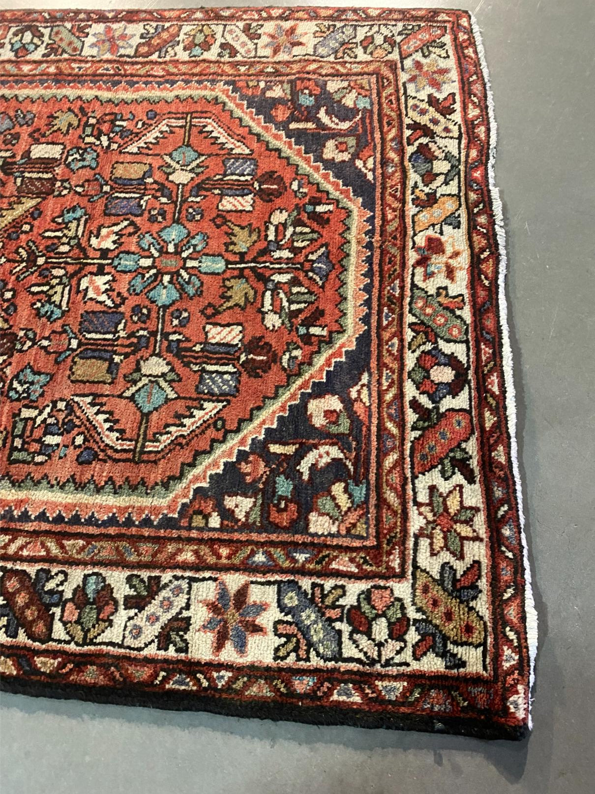 EXQUISITE  PERSIAN RUG 3'.7"x7'