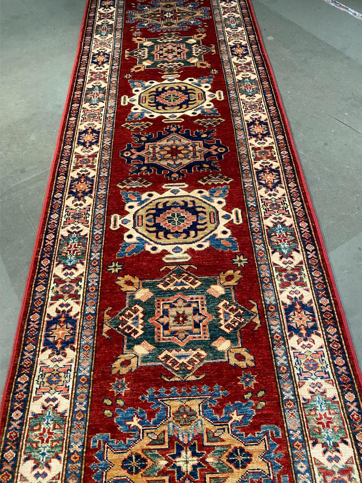 FINE SUPER KAZAK RUNNER 2'.7"x9'.8"