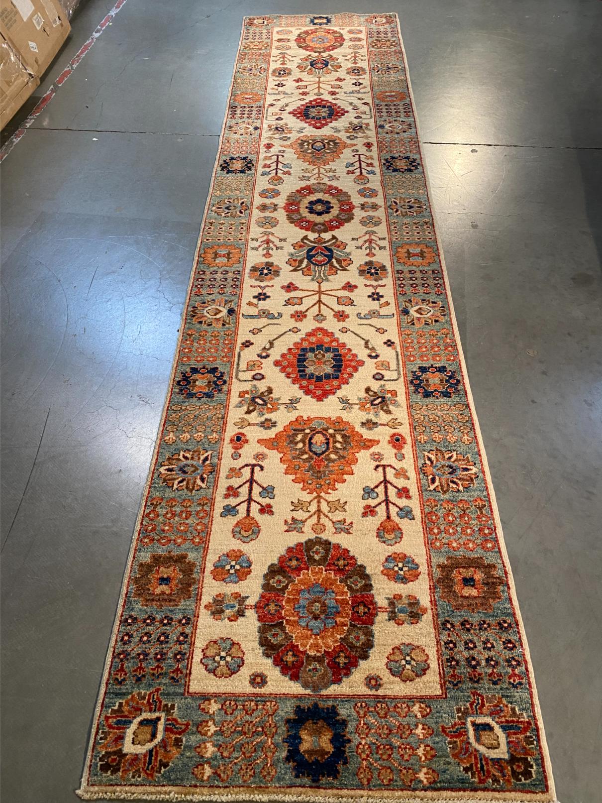 STUNNING FINE  WOOL RUNNER 2'.8"x11'.8"