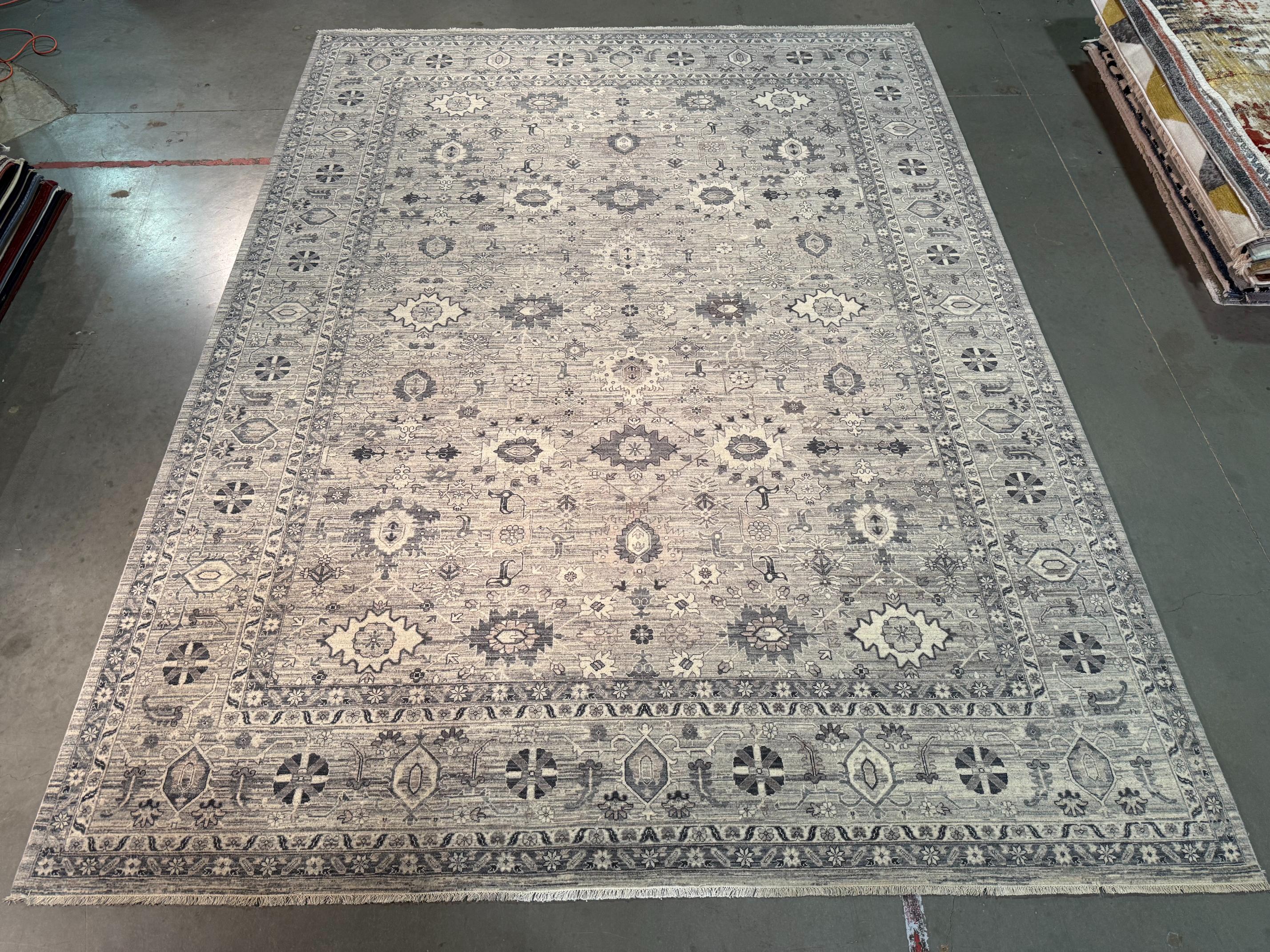 Magnificent Mahal Rug 9.1x12'