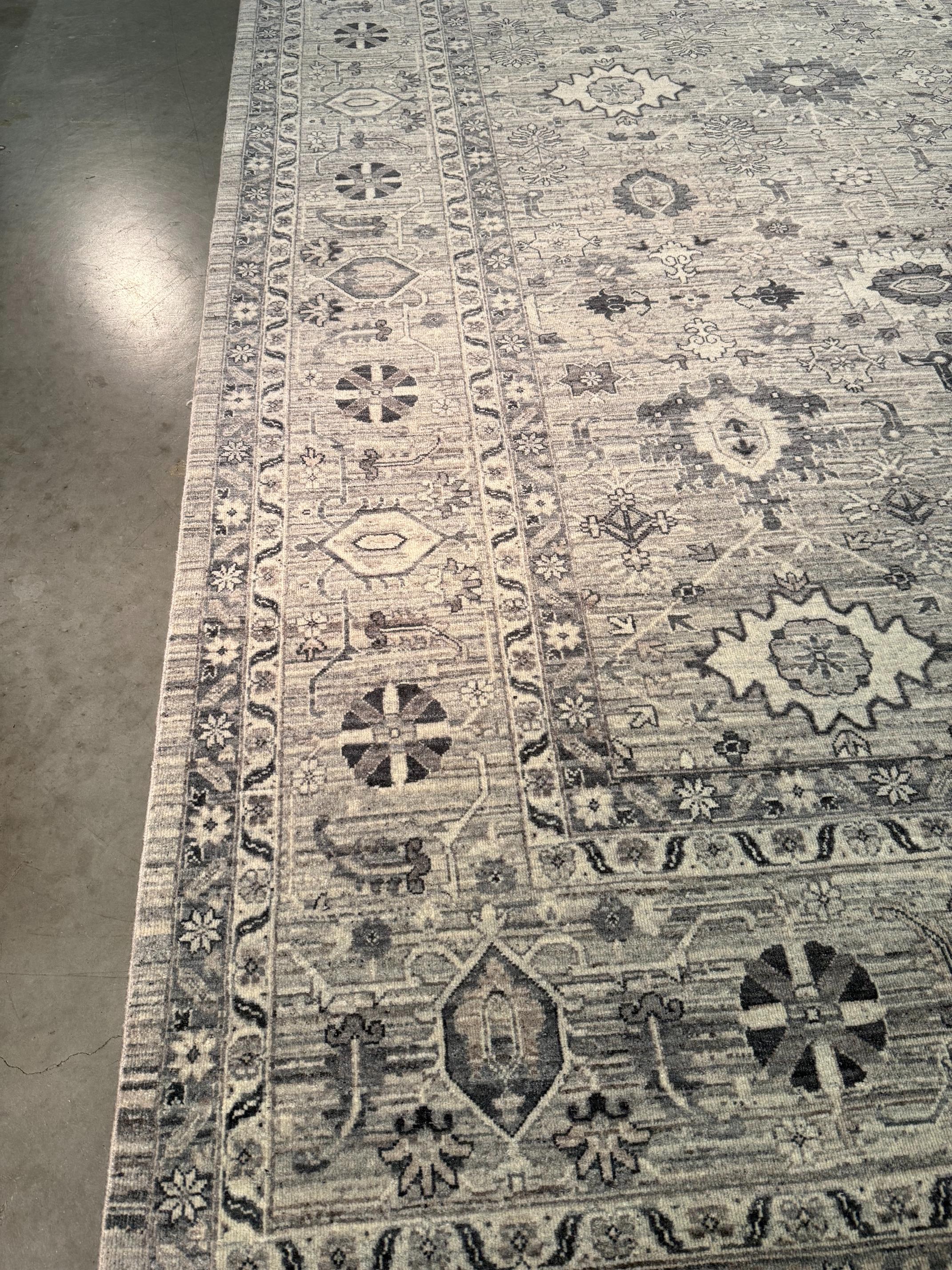 Magnificent Mahal Rug 9.1x12'